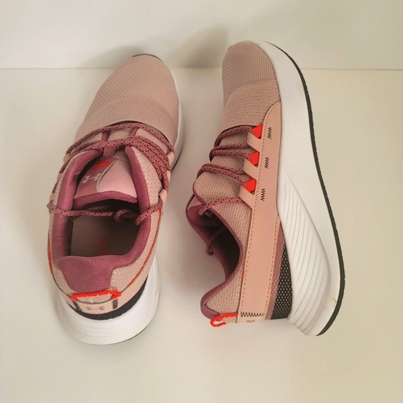 UNDEE ARMOUR WOMEN'S CHARGED BREATHE LACE SNEAKER - Picture 2 of 8